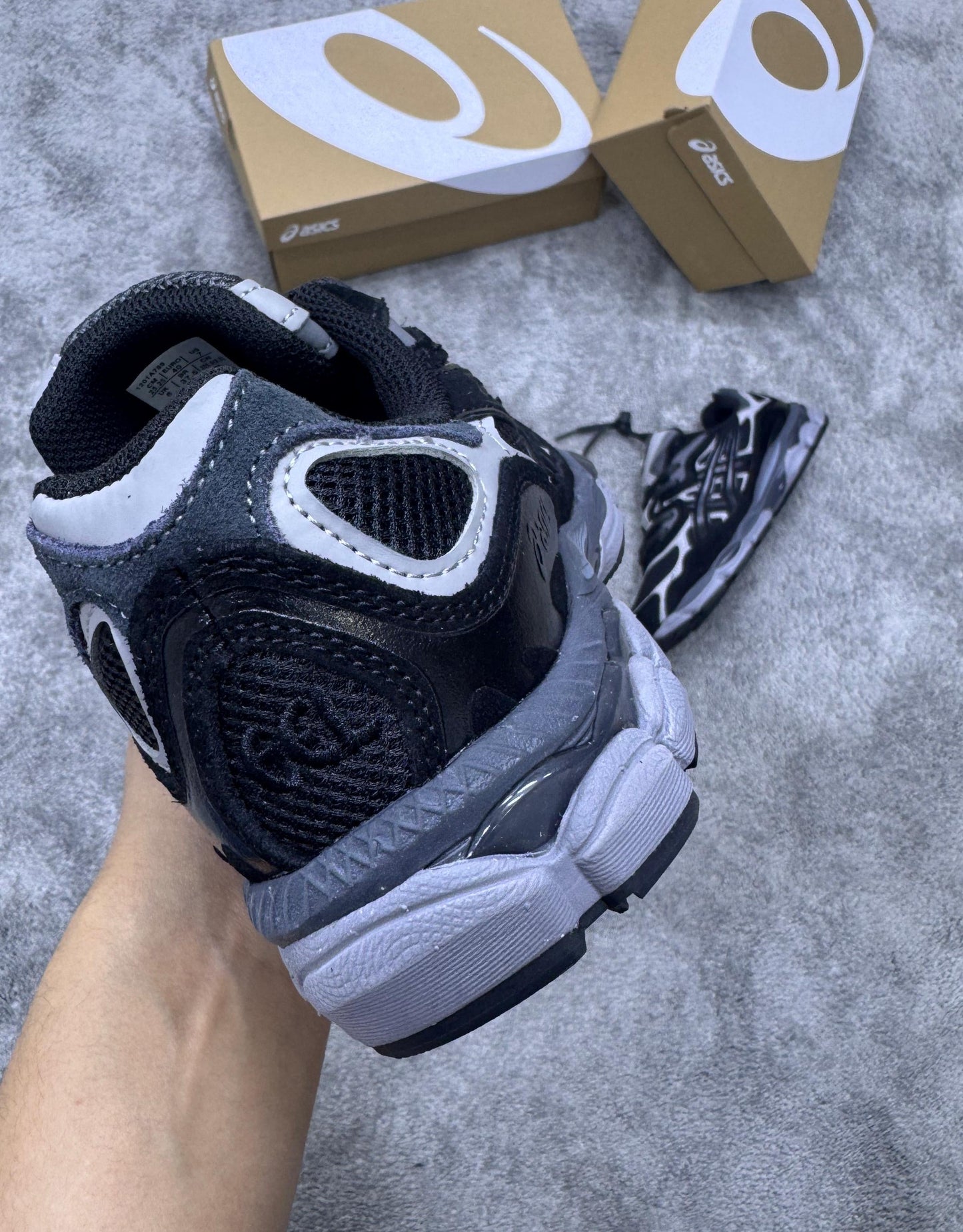 Asics GEL-NYC con negro