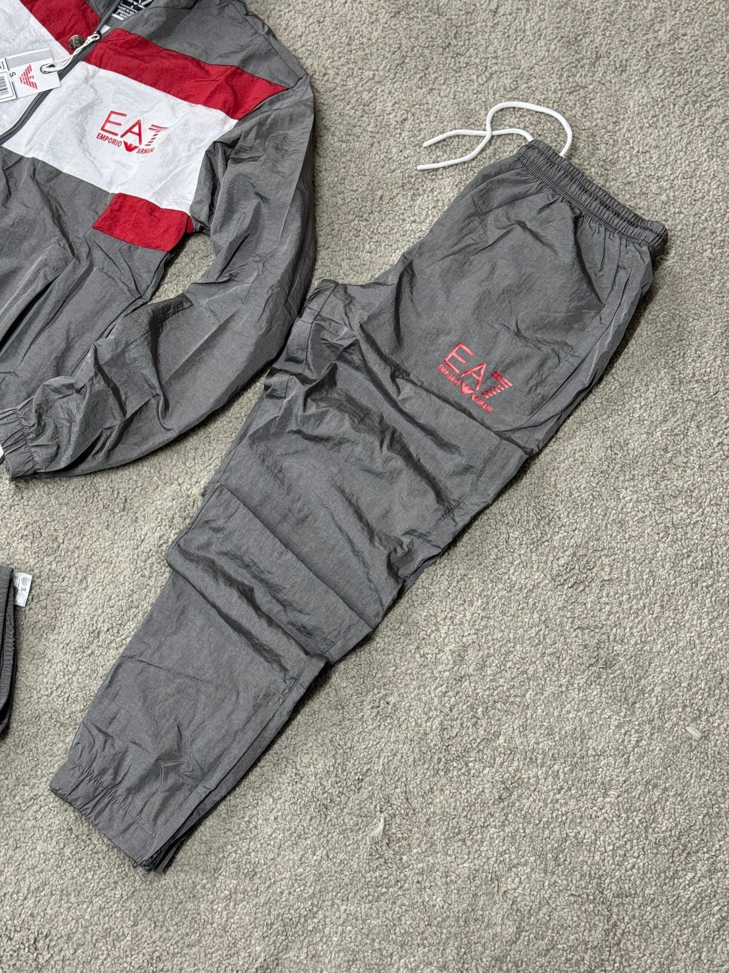 Chandal Armani (Rojo y gris oscuro) Max calidad