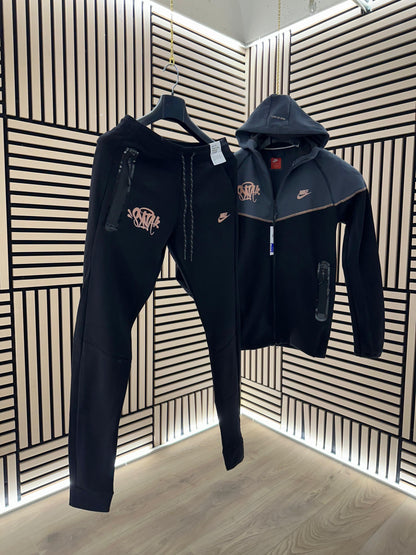 Nike Tech x Syna World/ 15€