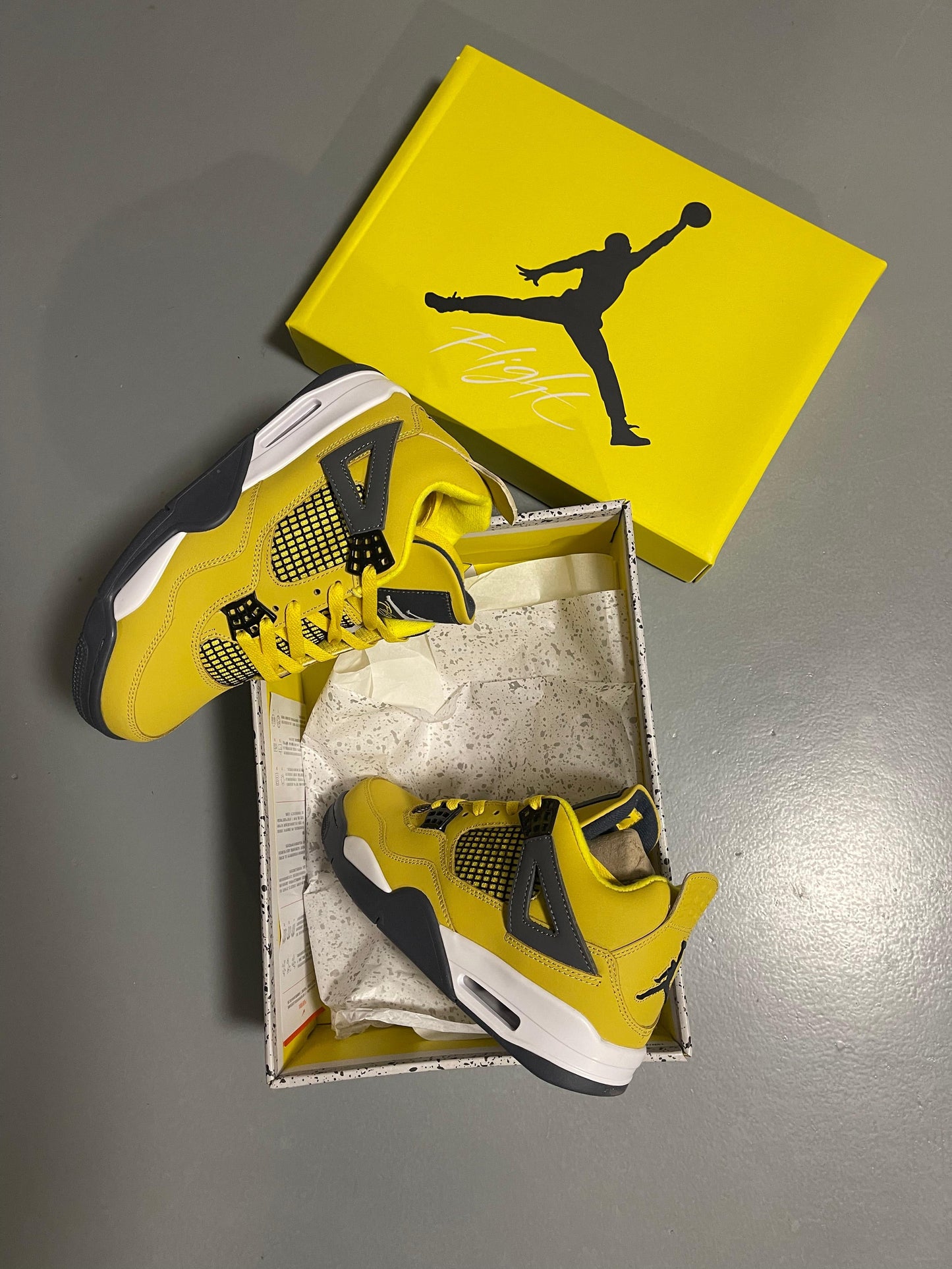Nuevas Jordan retro 4 Amarillas “calidad”
