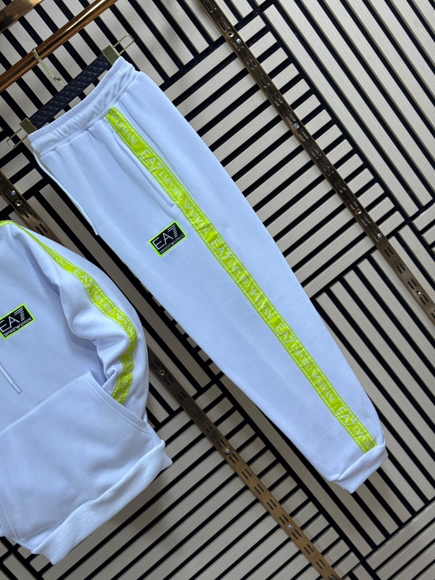 Chandal Armani (Blanco líma) Max calidad