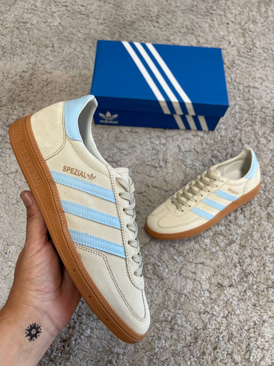 ADIDAS SPEZIAL logo azul