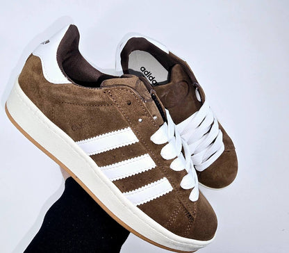 Adidas Campus marrón logo blanco