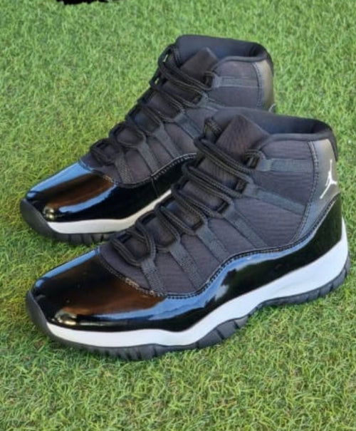 Jordan 11 negra
